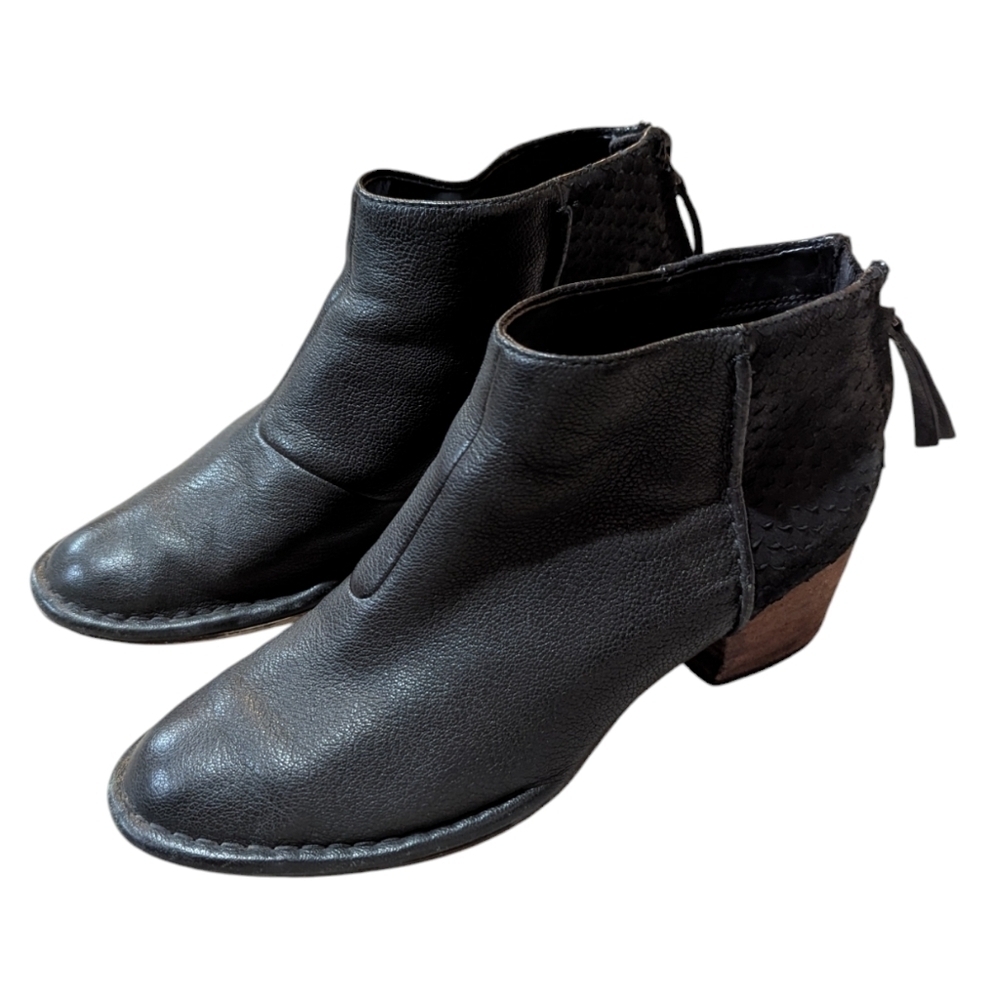 CLARKS Spiced Ruby Fashion Boot Black Leather Size 7
